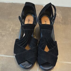 EARTH 8.5 Black Suede Women's Sandals